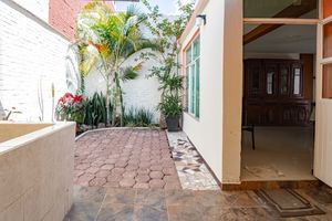 Casa con local  en venta en Prados Verdes Morelia