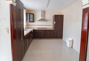 Casa con local  en venta en Prados Verdes Morelia