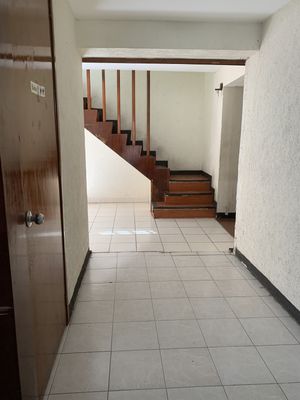 CASA EN VENTA EXCELENTE PARA OFICINAS A UNOS 100 mts DEL BOULEVARD BELISARIO DOM