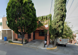 Casa en Esquina de 3 Recámaras con Vistas a las Montañas en Monterrey, Brisas