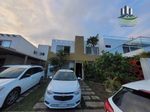 Casa en Venta, Fraccionamiento Privado Zona SEV, Plaza Ámericas, Xalapa