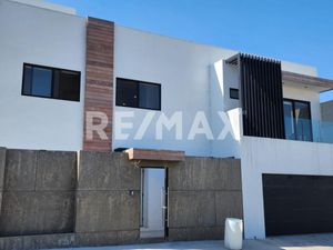 CASA EN RENTA DENTRO DE PRIVADA EN HACIENDA AGUA CALIENTE, TIJUANA B.C.