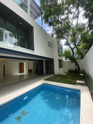 Espectacular residencia nueva en venta en la mejor zona de Cuernavaca.