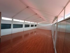"Espacio Comercial de 58.33 m2 en Alquiler: Ideal Ubicación en el Cuarto Nivel"