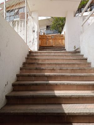 CASA DE 600 MTS DE TERRENO A 5 MINUTOS DEL CENTRO DE CUERNAVCA