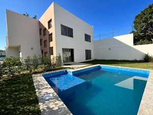 Exclusiva Residencia en Condominio de Diseño Único en Lomas de Cuernavaca