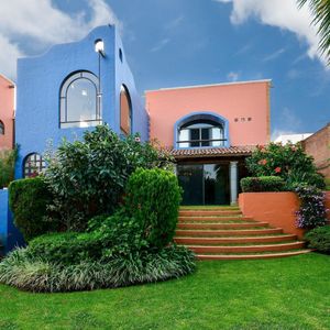 CASA EN VENTA EN REAL DE TETELA ESTILO CONTEMPORANEO