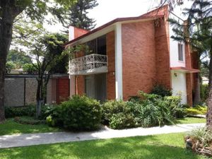 Excelente casa en zona dorada de Cuernavaca dentro de condominio