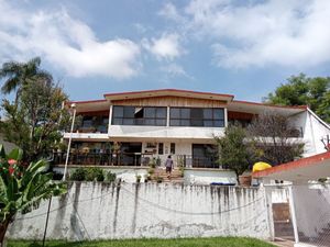 CASA DE 600 MTS DE TERRENO A 5 MINUTOS DEL CENTRO DE CUERNAVCA