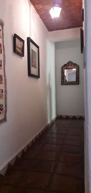 Casa ESTILO COLONIAL MEXICANO con TERRENO AMPLIO , CUERNAVACA CENTRO.