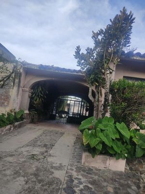 Casa Sola con Alberca y Jardín  a Unos Min de la UNIVERSIDAD UNINTER CUERNAVACA!