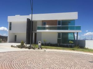 Excelente CASA NUEVA en Fraccionamiento en QUERETARO!!