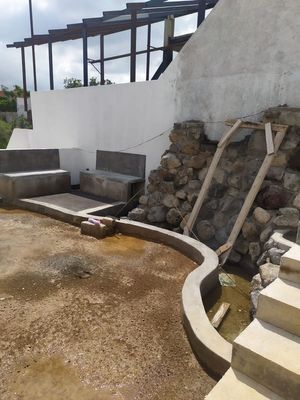 CASA SOLA EN DESNIVEL CON ALBERCA PROPIA Y JARDIN NUEVA AL NORTE DE CUERNAVACA !