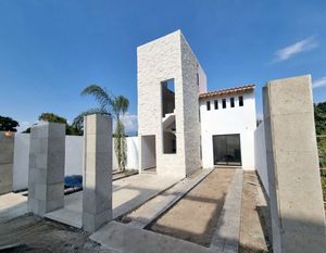 CASA SOLA NUEVA ESTILO MODERNO UBICADA EN YAUTEPEC