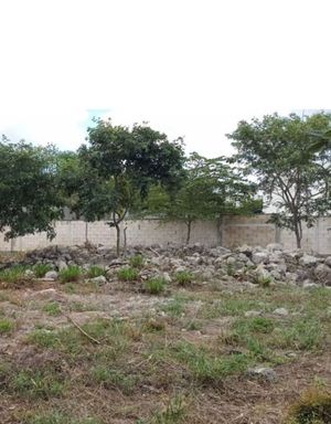 Lote residencial en Privada con amenidades en  Zona Country! 768 m2