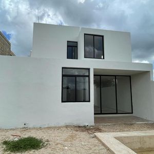 Casa en Venta de 3 Recámaras con Piscina en Conkal, Mérida