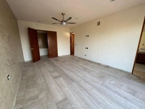 Venta de casa de 4 Habitaciones en privada en Cholul con casa club