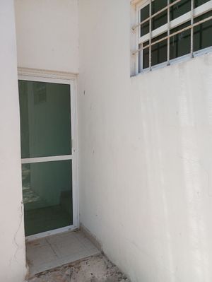 Renta de bodega con oficina de 90 m2 en Cholul, Mérida