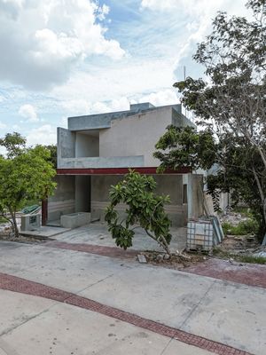 Venta de casa de 3 Habitaciones en Mérida dentro de privada