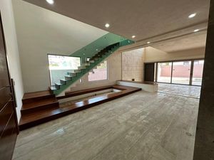 Venta de casa de 4 Habitaciones en privada en Cholul con casa club