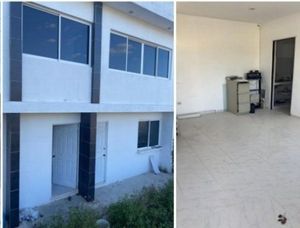 Renta de Bodega comercial de 1,298 m2 en el Roble agrícola, Mérida