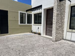 Residencia de 3 habitaciones en una sola planta!  Privada con amenidades! Conkal