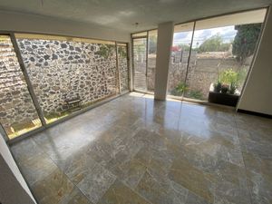 Se Vende Casa con Amplio Terreno en Av. Principal de Mixquiahuala, Hgo.