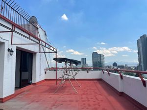 PH de dos niveles con terraza en venta