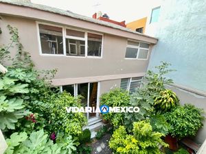 CASA REMODELADA EN VENTA EN FRACC. PRIVADO (COYOACÁN).