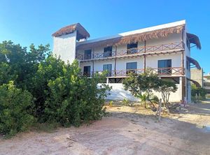 HOTEL EN RENTA EN HOLBOX DE 14 HABITACIONES CON VISTA AL MAR