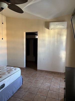 Casa amplia en zona residencial