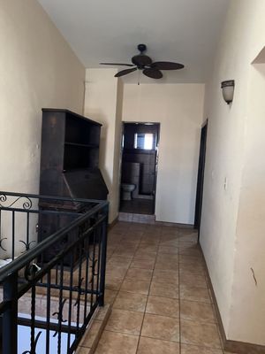 Casa amplia en zona residencial