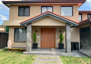 Casa Remodelada en Loma de Valle Escondido