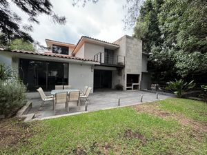 Venta casa en calle cerrada en Lomas de Tecamachalco, Huixuilucan, EDOMEX