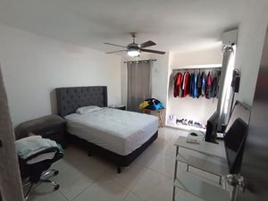 Casa en venta en Mérida, 3 recámaras, 2 baños y cochera techada