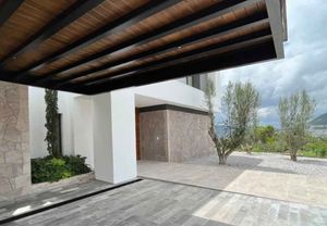 CASA RESIDENCIAL EN VENTA EN EL CLUB DENTRO DEL CAMPO DE TRES MARIAS, MORELIA