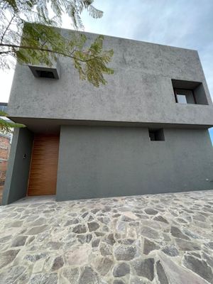 CASA EN VENTA EN FRACCIONAMIENTO RIO ALTOZANO, MORELIA