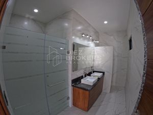 CASA EN VENTA CON ACABADOS DE LUJO EN VALLE IMPERIAL