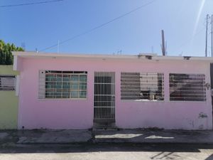 Casas en venta en Residencial Las Palmas, Cd del Carmen, Camp., México,  24327