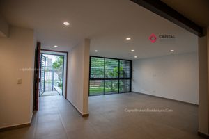 Casa nueva de lujo en venta Chapalita una planta, en esquina.