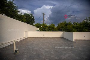 Casa nueva de lujo en venta Chapalita una planta, en esquina.