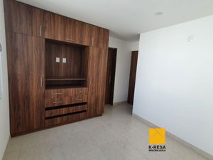 Casa en venta,  Fracc. Portanova, cerca de Plaza Constituyentes