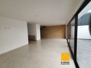 Casa en venta,  Fracc. Portanova, cerca de Plaza Constituyentes