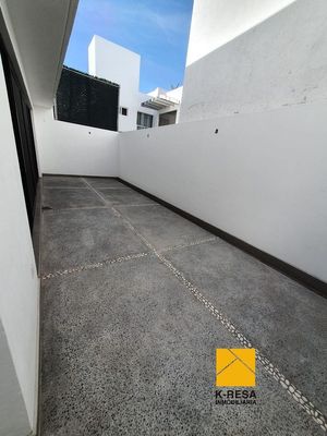 Casa en venta,  Fracc. Portanova, cerca de Plaza Constituyentes