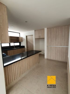 Casa en venta,  Fracc. Portanova, cerca de Plaza Constituyentes