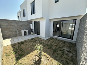 Casa nueva en Pedregal del Junco, 3 recámaras, jardín, y amenidades de lujo