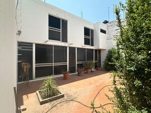 Casa Amplia con Jardín y Estudio en Álvaro Obregón, Celaya, Ideal Oficina