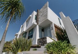 Casa amueblada en venta o renta en Puerta del Bosque