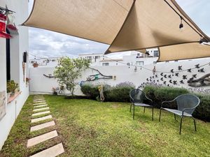 Excelente casa en Venta en esquina,con jardín privado en El Refugio Querétaro