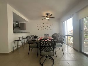 RENTA Townhouse amueblado de 3 recámaras en esquina en Fracc. Bali, Playa del Ca